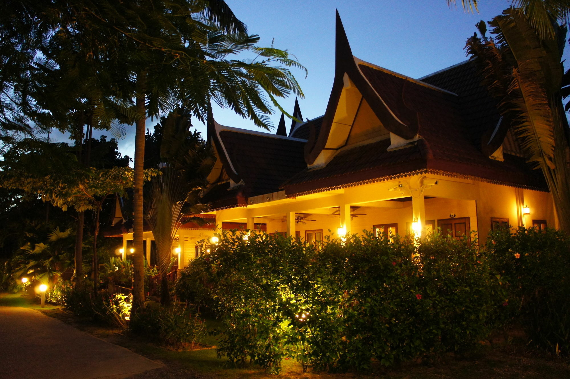 Palm Village Rawai Extérieur photo